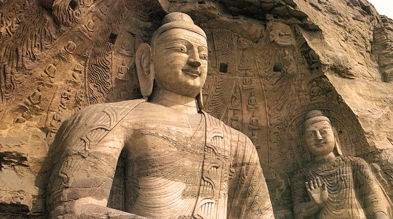 Buddha sziklába vésve